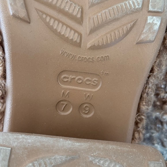 CROCS Classic Faux Doodle Fur Clogs Size 9 Woman’s - Picture 6 of 10